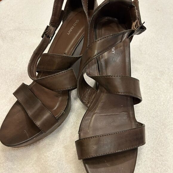 Old Navy Brown Leather Sandals with Crisscross Straps - Picture 2 of 5